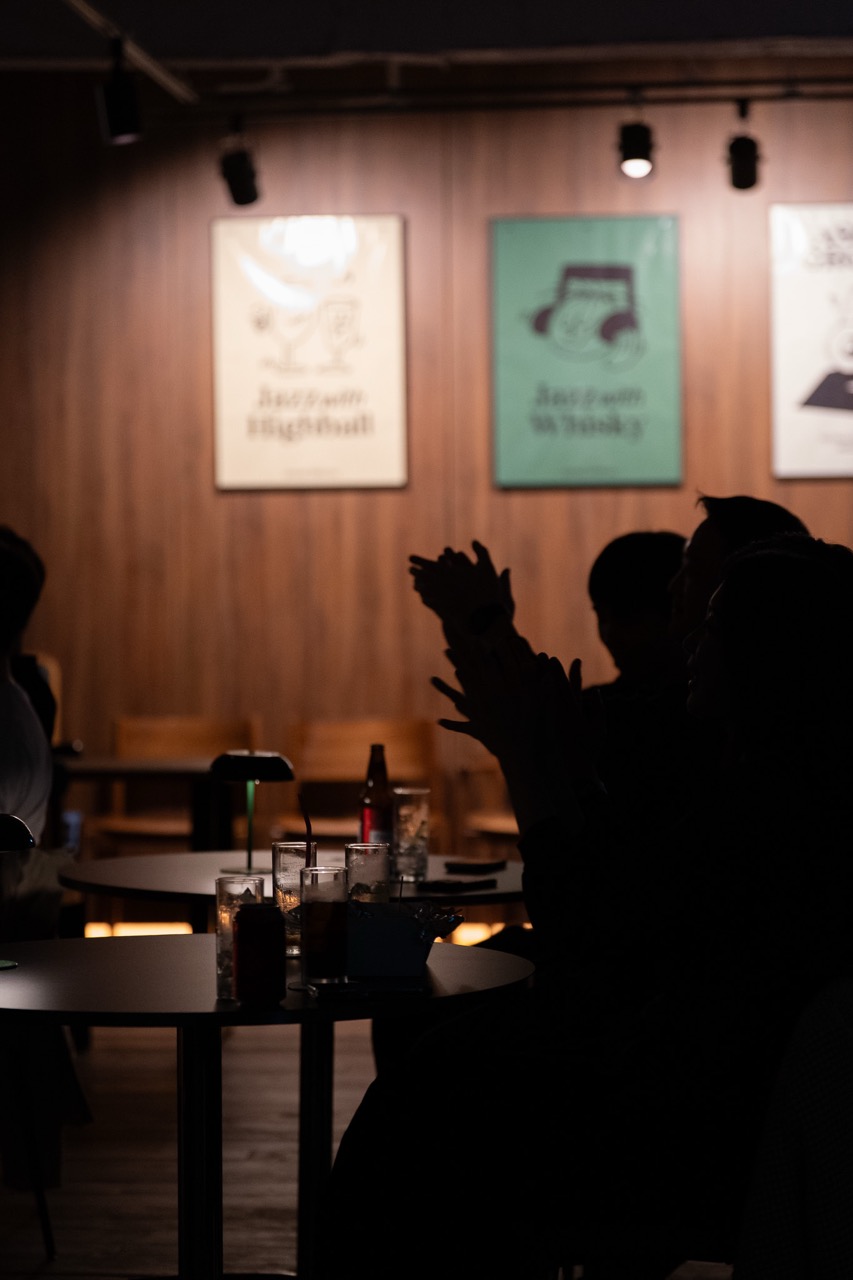 그림자 박수 포스터