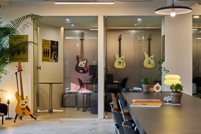 일렉기타 테이블 의자