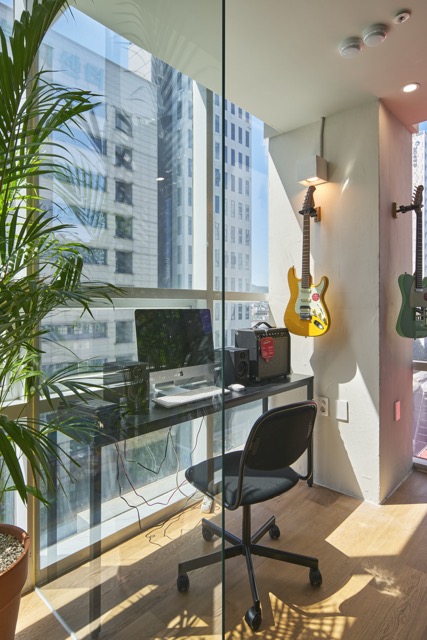 일렉기타 의자 모니터